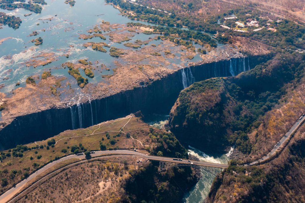 Natural lines-Victoria falls-Mateys Wild Tours.